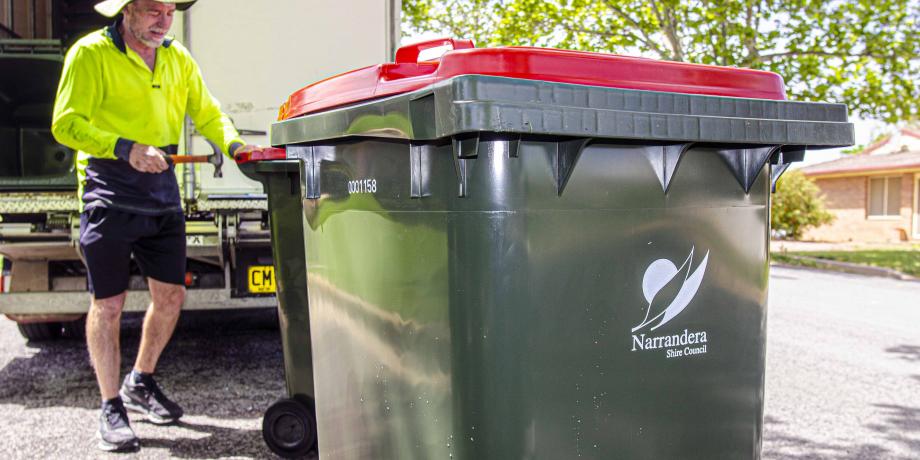 Rollout of new red-lidded general waste bins